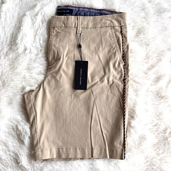 TOMMY HILFIGER Women's Malibu Piping-Trim Shorts Size 12 khaki Cotton/Elastane - Picture 2 of 16